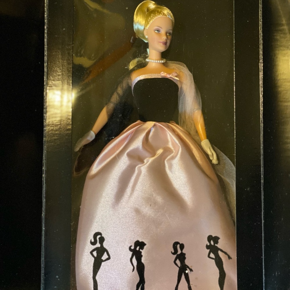 NWT Barbie Timeless Silhouette Collectible Special Edition NIB never displayed